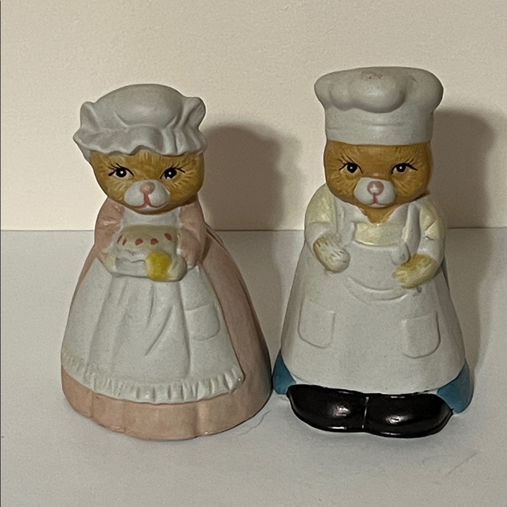 Vintage Cat Chef and Baker Set Bell Figurines. Like New